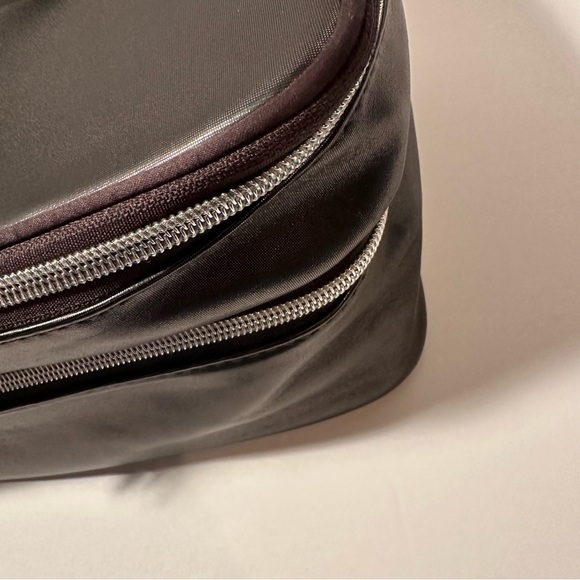 Lancôme Two Tier Zipper Makeup Case with Handle - Picture 15 of 16